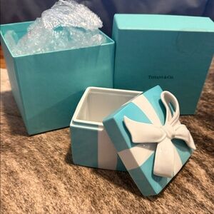 Tiffany & Co. Turquoise Box with White Bow